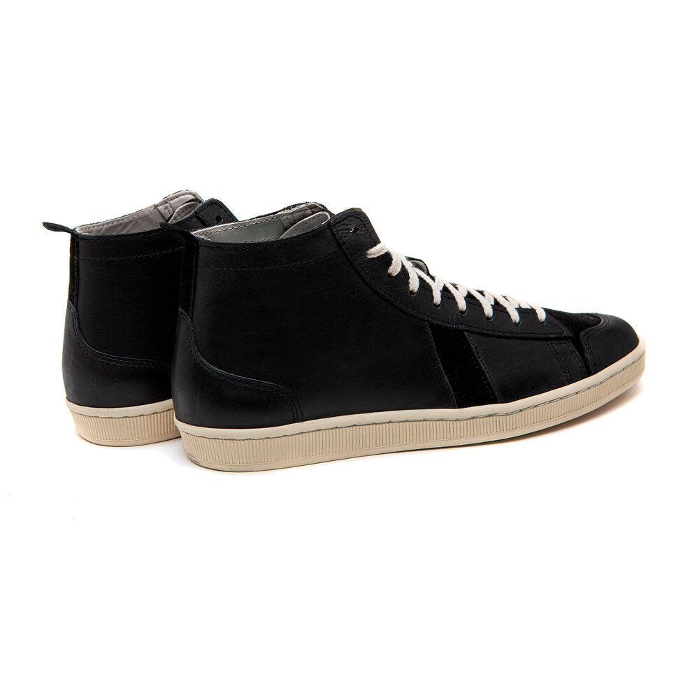 Sawa Tsagué Pull-Up sneaker in black pull-up leather, detail view